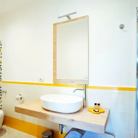 Lia - Private With Garden And Tub Close To Eva E Cimbrone, Guest house